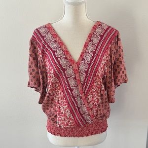 EUC Daytrip multi-color paisley surplice top , elastic hem bottom, size M